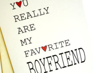 Fira årsdagen av förhållandet med pojkvännen